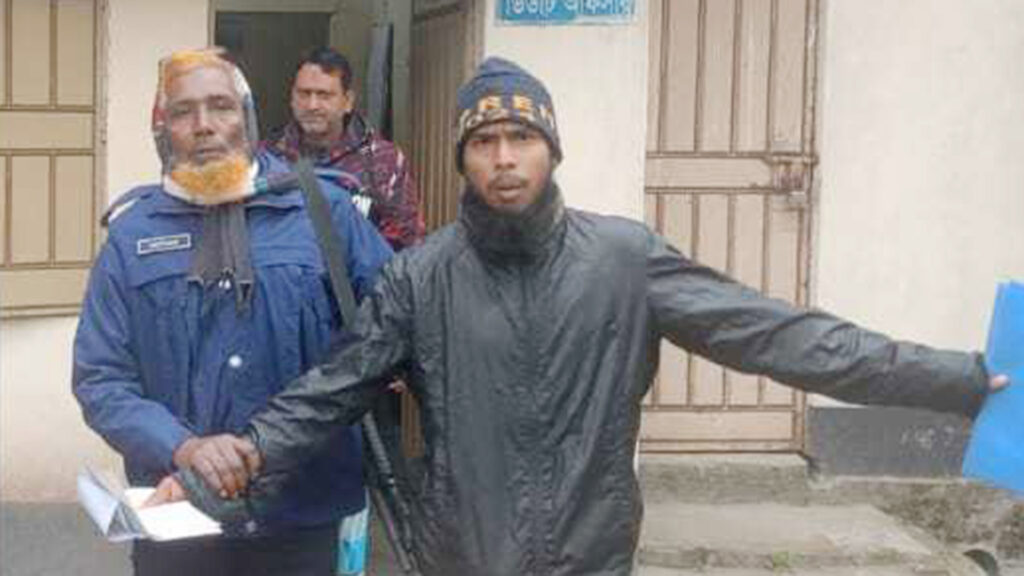 বাবাকে কুপিয়ে হত্যার পর থানায় ছেলের আত্মসমর্পণ