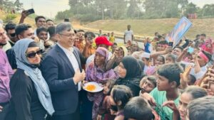 প্রথমবারের মতো নির্বাচনী মাঠে নেমে চকরিয়া–পেকুয়ার মানুষের সঙ্গে সালাহউদ্দিন আহমদ