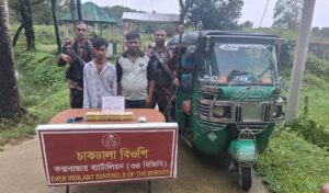 নাইক্ষ্যংছড়িতে ২০ হাজার ইয়াবাসহ দুই পাচারকারী আটক, সিএনজি জব্দ