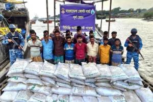 মিয়ানমারে পাচারকালে ৪৫০ বস্তা সারসহ ২৩ পাচারকারী আটক