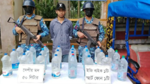 টেকনাফের বাহারছড়ায় ৫০ লিটার দেশীয় মদসহ আটক ১