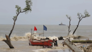 সাগরে লঘুচাপ, ৪৮ ঘণ্টার মধ্যে যেসব জেলায় আঘাত হানতে পারে ঝড়