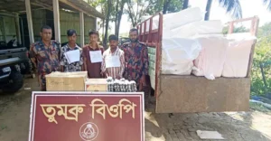 তুমব্রু সীমান্ত দিয়ে পাচারকালে ৩০  লাখ টাকার ওষুধসহ ৩ জন আটক