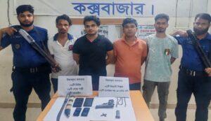 টেকনাফ থানা পুলিশের অভিযানে পিস্তল-গুলিসহ ৪ অস্ত্রধারী আটক