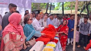 কুতুবদিয়ার কুমিরাচুরা জেলেপাড়ায় অগ্নিকাণ্ডে ক্ষতিগ্রস্তদের মাঝে ত্রাণ ও চেক বিতরণ