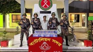 টেকনাফে ৩১৪ ক্যান হান্টার বিয়ার সহ আটক ১